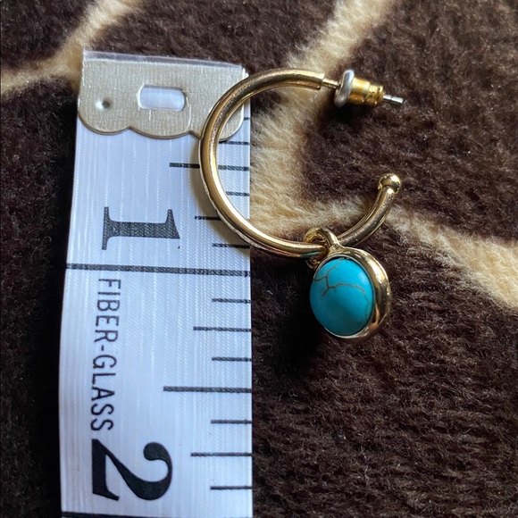 Avon Collection Reconstituted Faux Turquoise Necklace and Earrings Set - Picture 5 of 7